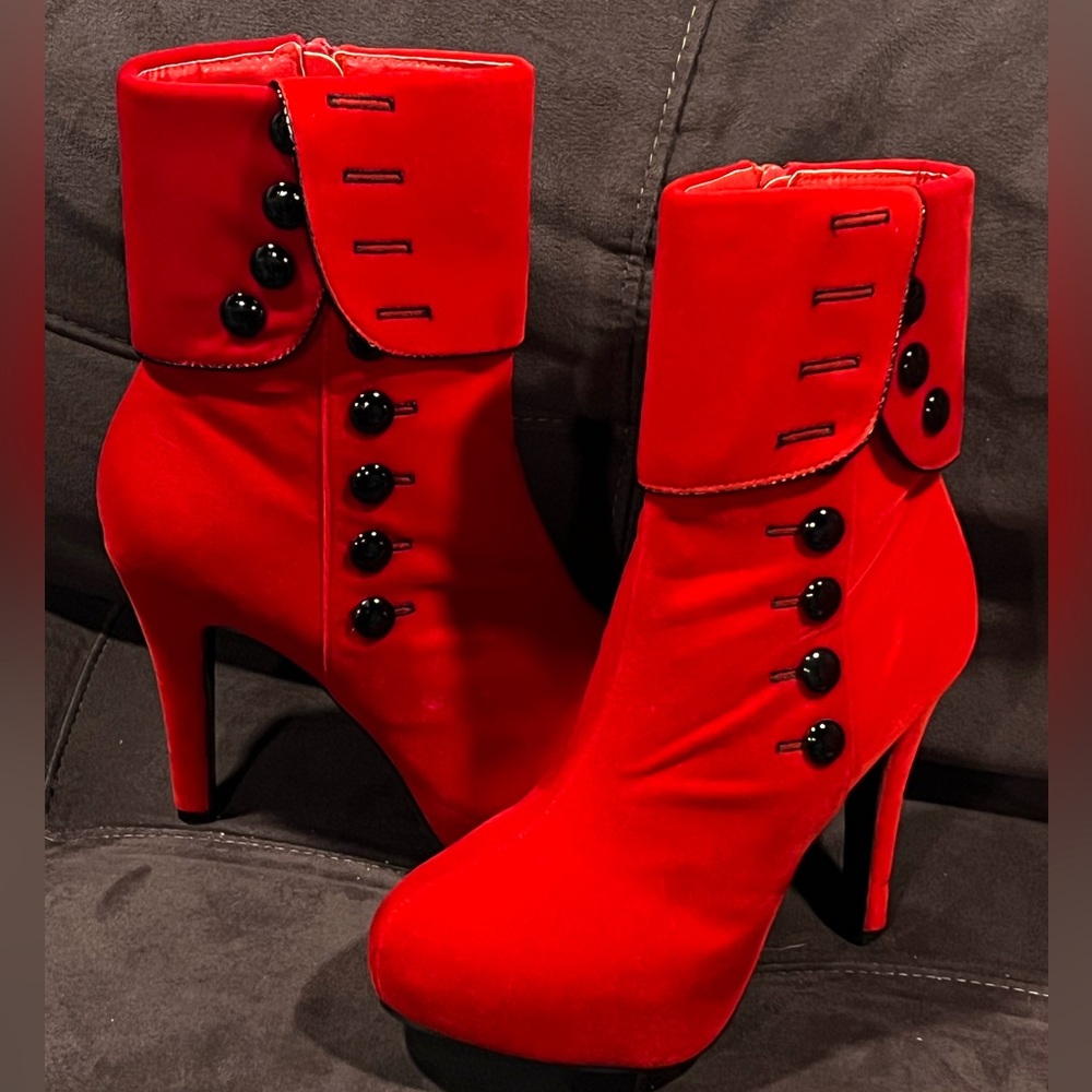 SEXY Red Holiday Ankle Booties w/3” Heel and Button Detail - EU 40, US 9